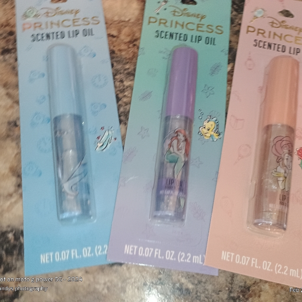 Disney Princess Scented Lip Oil Trio - Blue, Purple, Pink - Picture 3 of 6